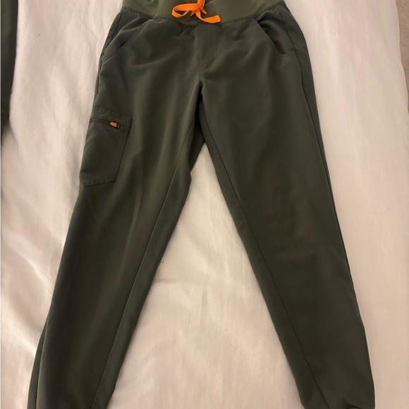 Olive Green Women's Figs Scrubs set - Picture 5 of 5